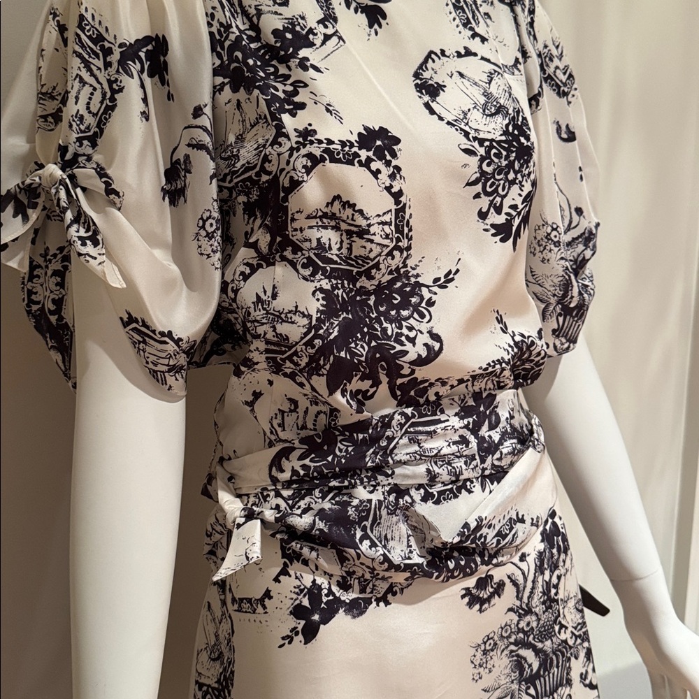 HANII Y. SILK WHITE WITH BLACK EUROPEAN PRINT MINI W/BOW DETAILS MADE IN KOREA 4